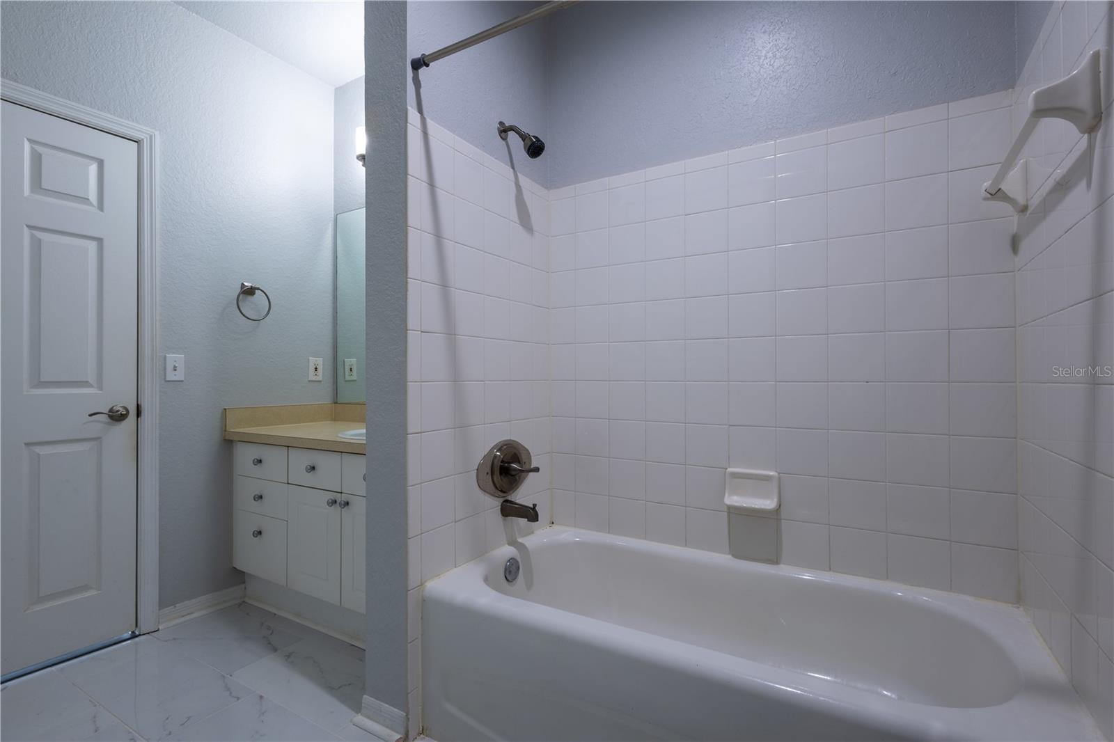 18001 RICHMOND PLACE DR #427 — photo 4