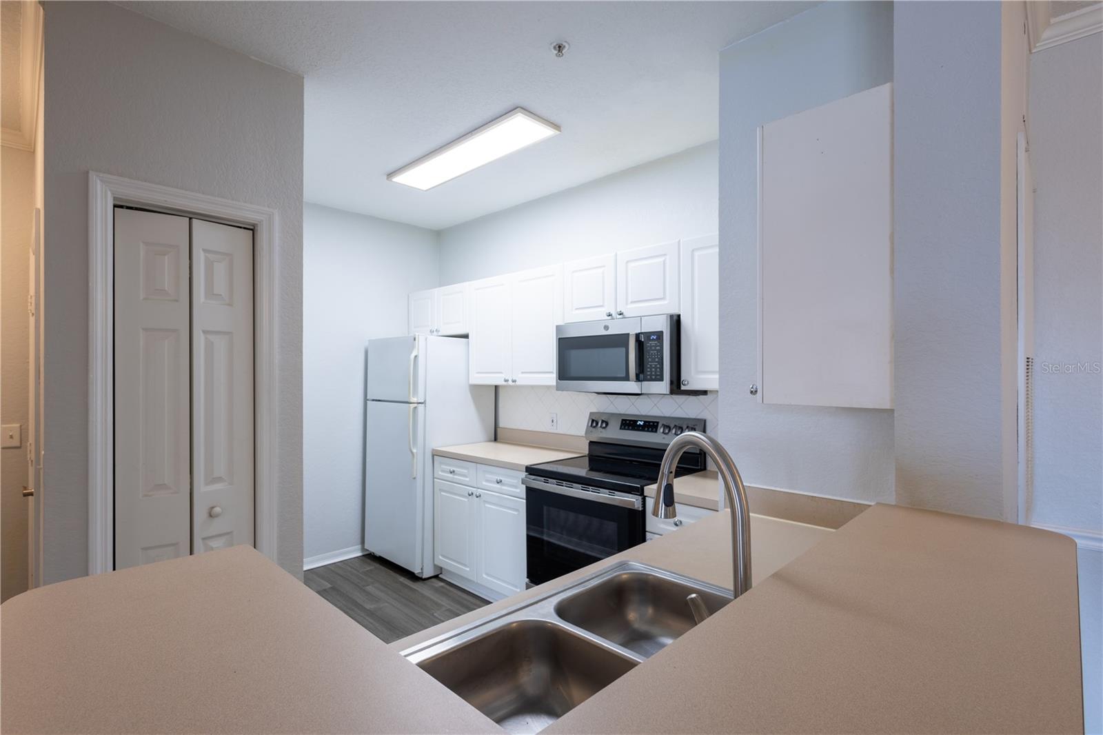 18001 RICHMOND PLACE DR #427 — photo 7
