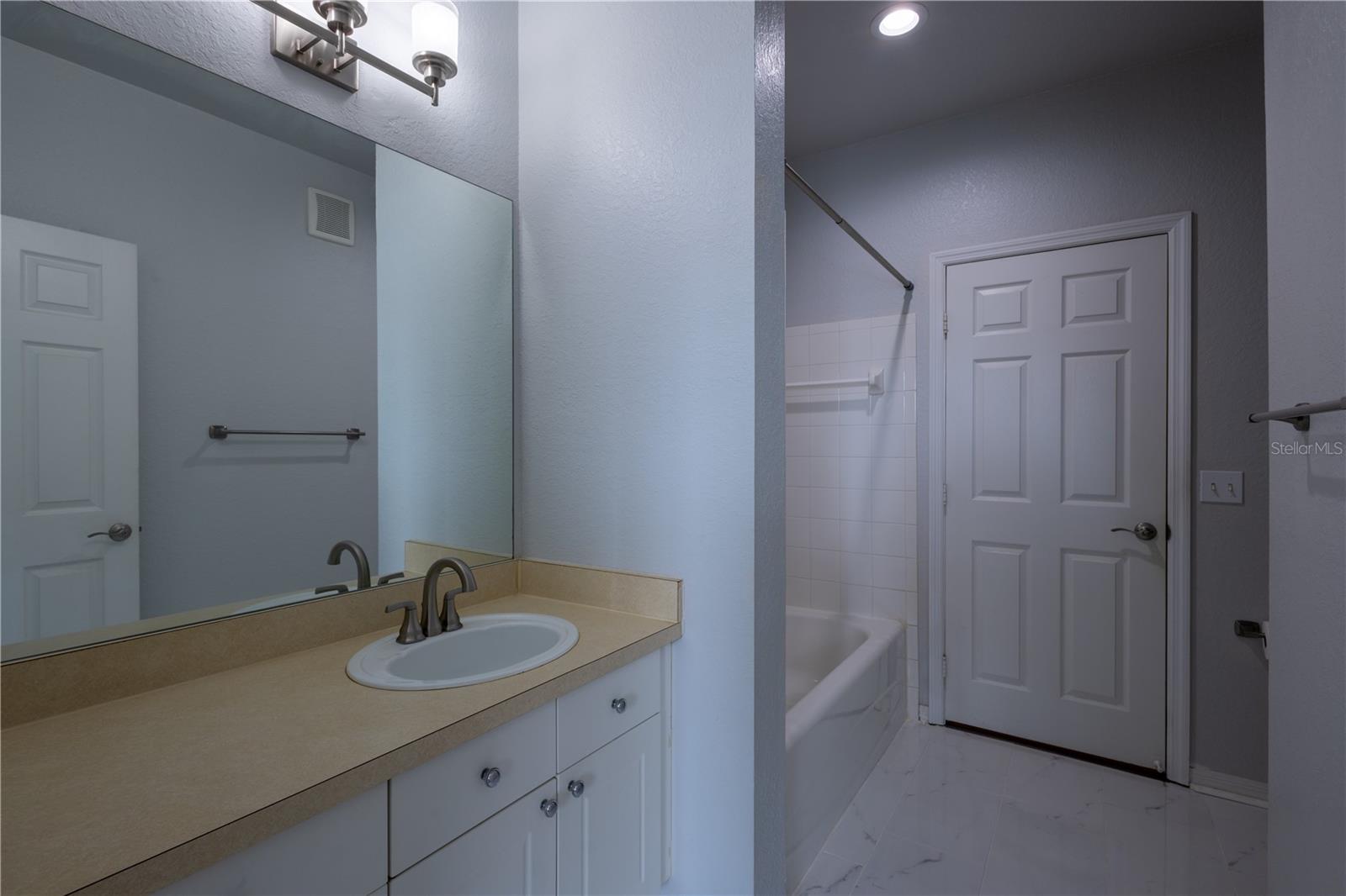 18001 RICHMOND PLACE DR #427 — photo 5