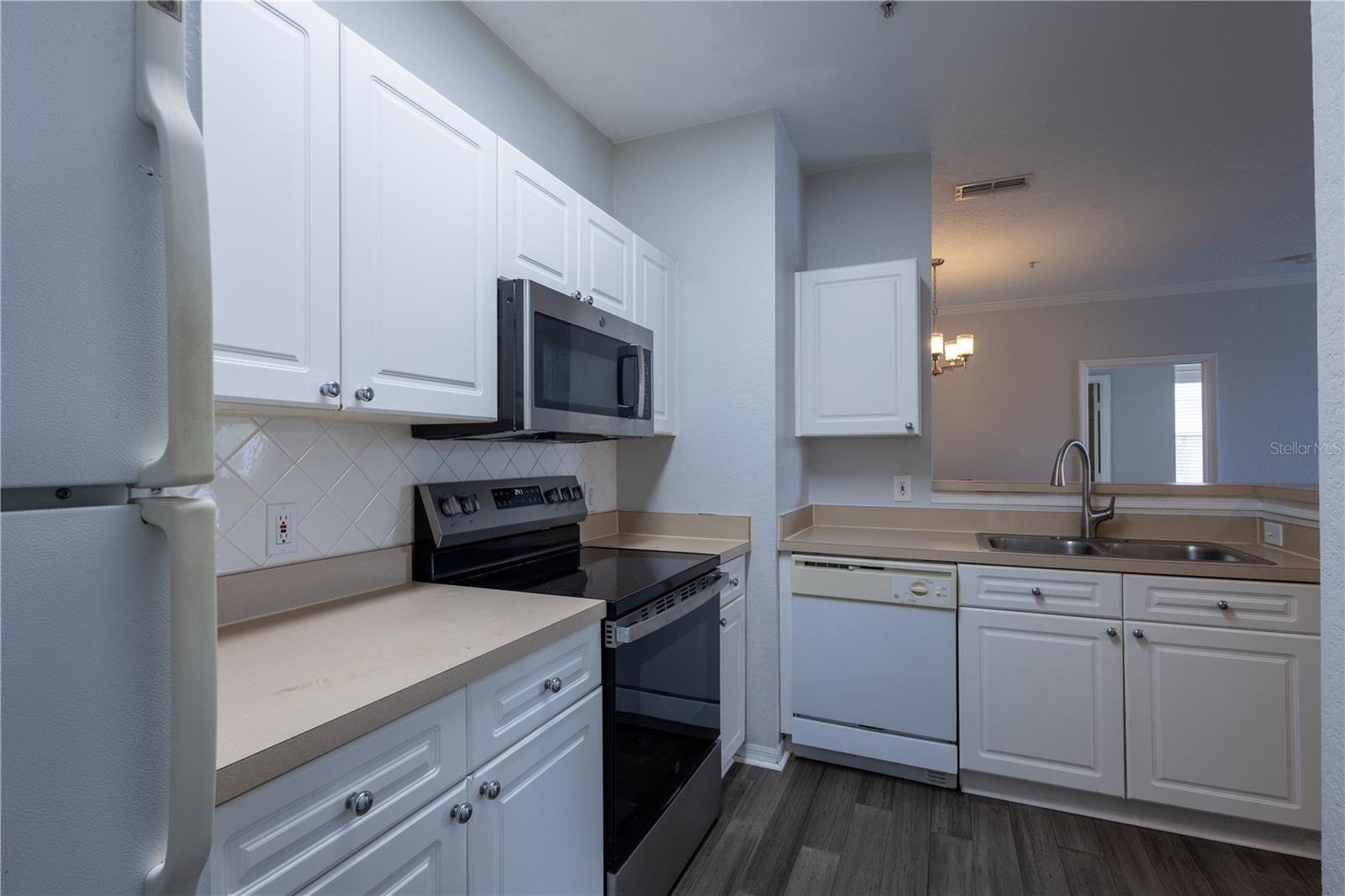 18001 RICHMOND PLACE DR #427 — photo 6