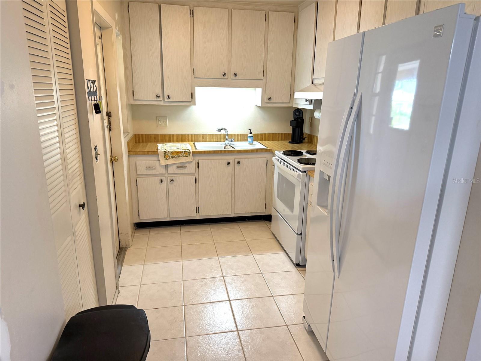 390 301 BLVD W #1B — photo 8