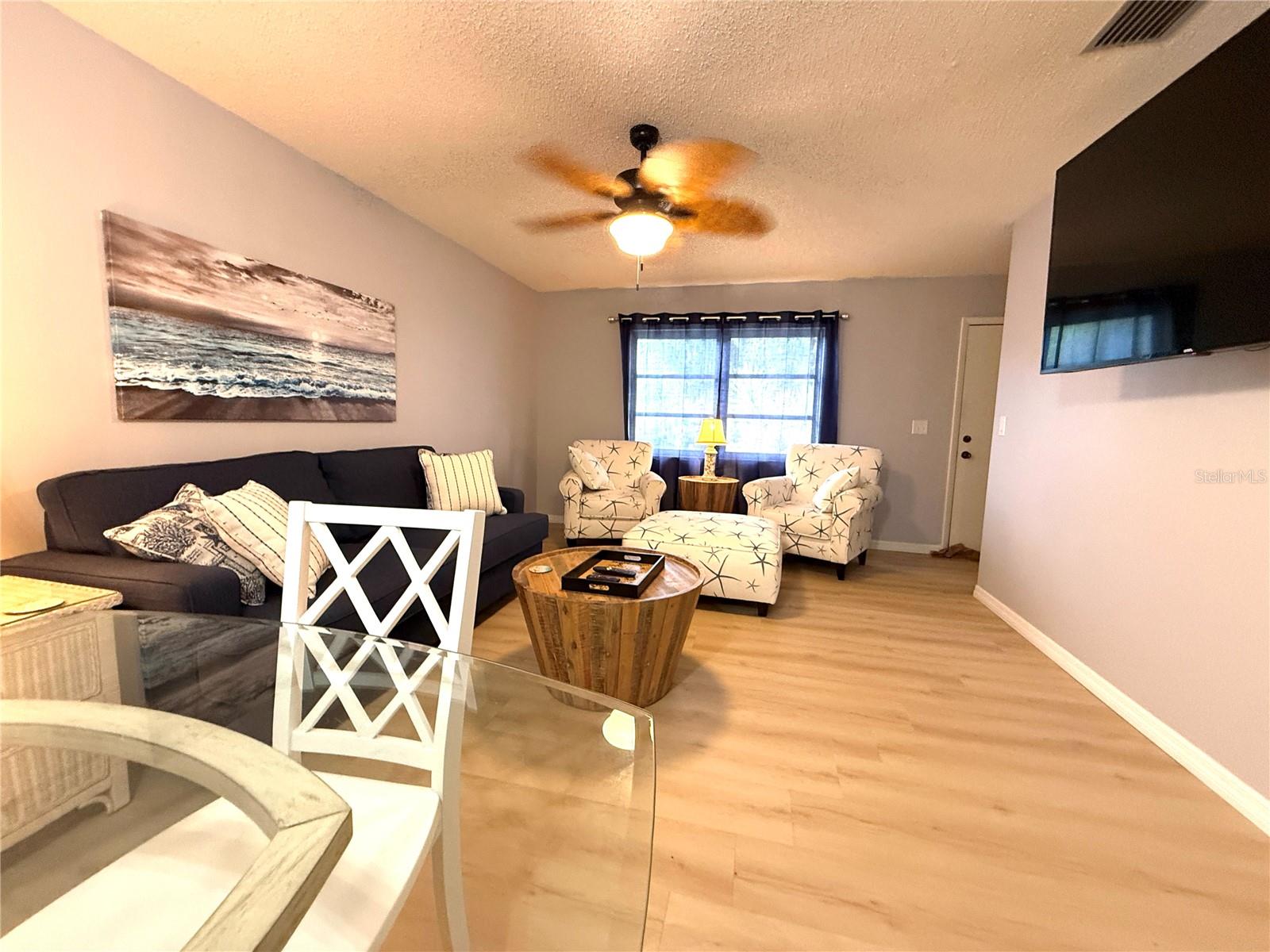 390 301 BLVD W #1B — photo 3
