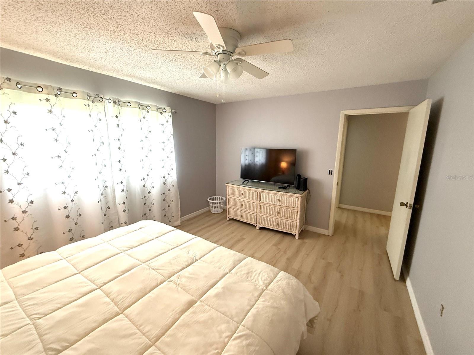 390 301 BLVD W #1B — photo 12