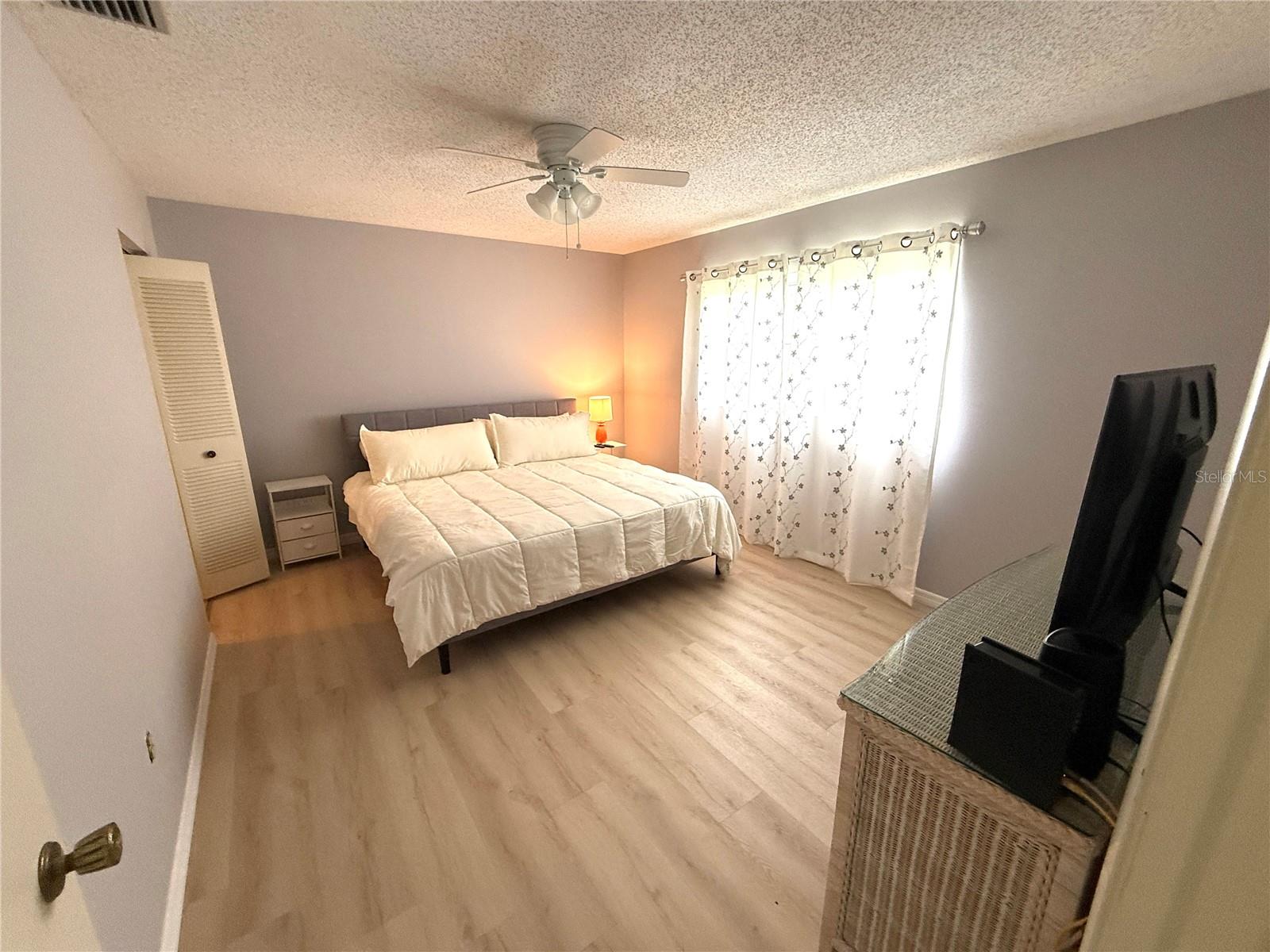 390 301 BLVD W #1B — photo 9