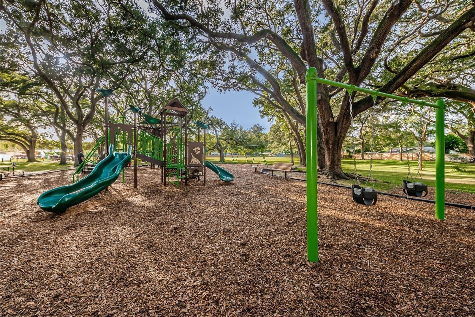 1622 DALE CIR S — photo 48
