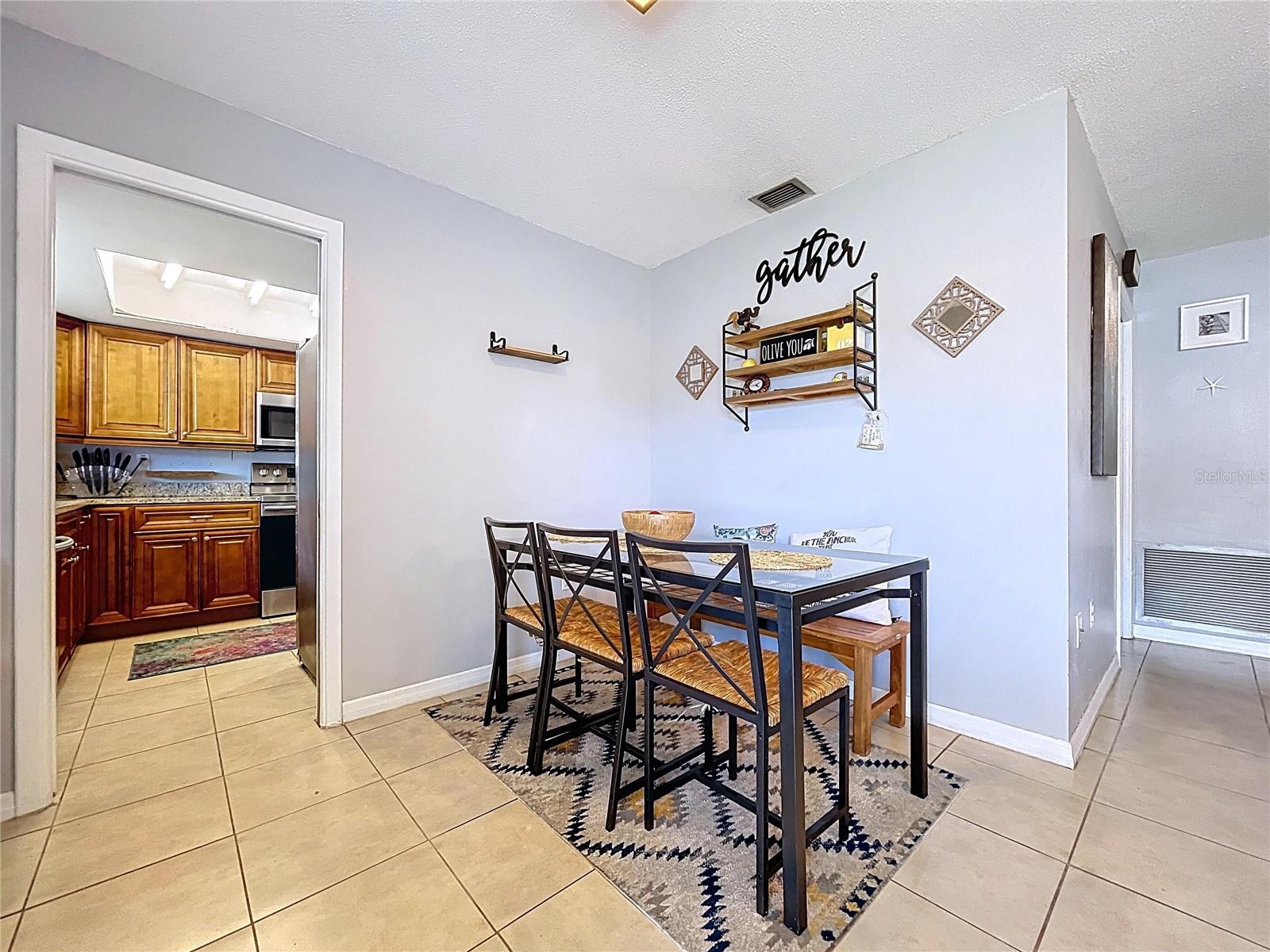 1622 DALE CIR S — photo 14