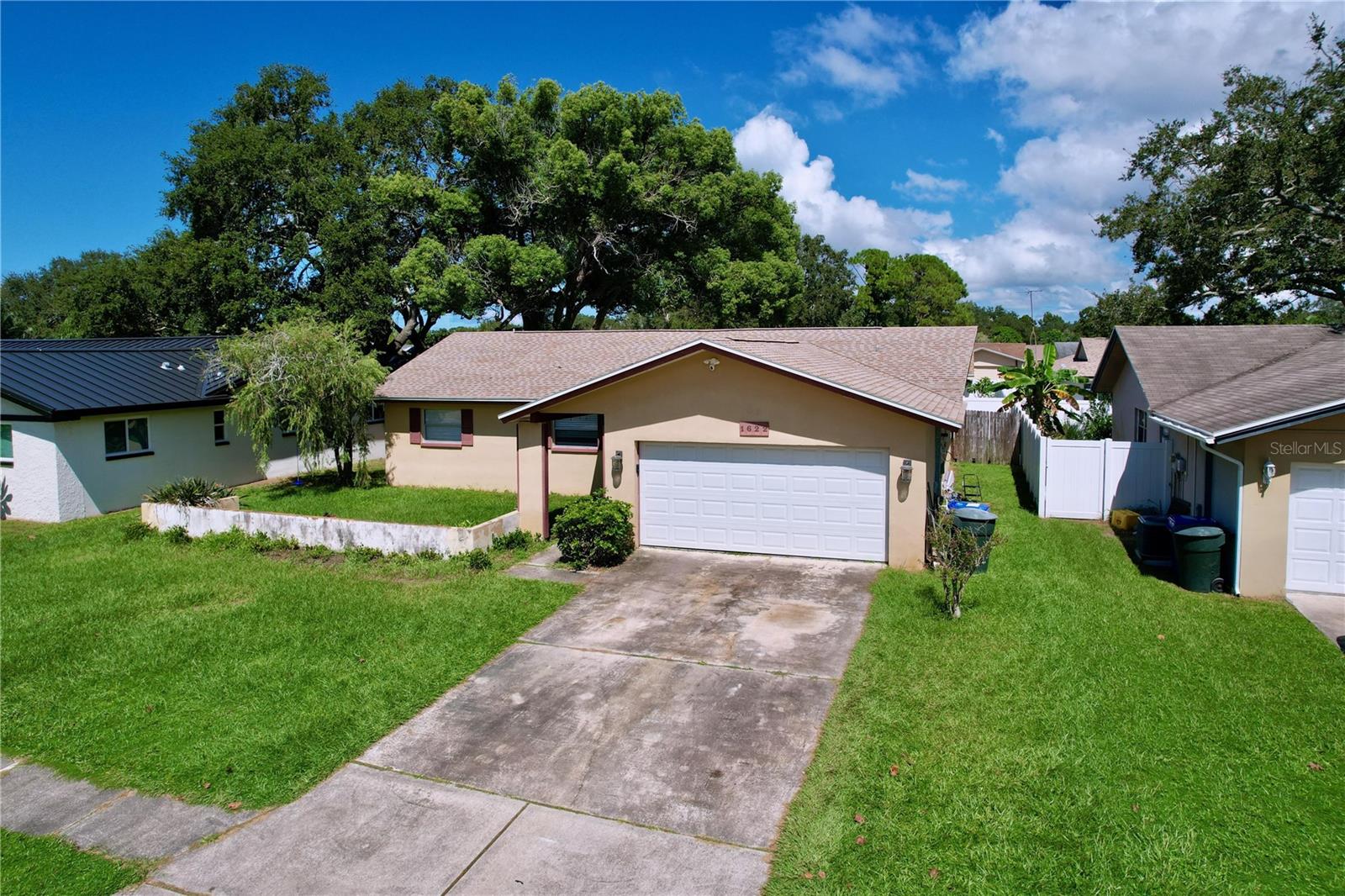 1622 DALE CIR S — photo 40