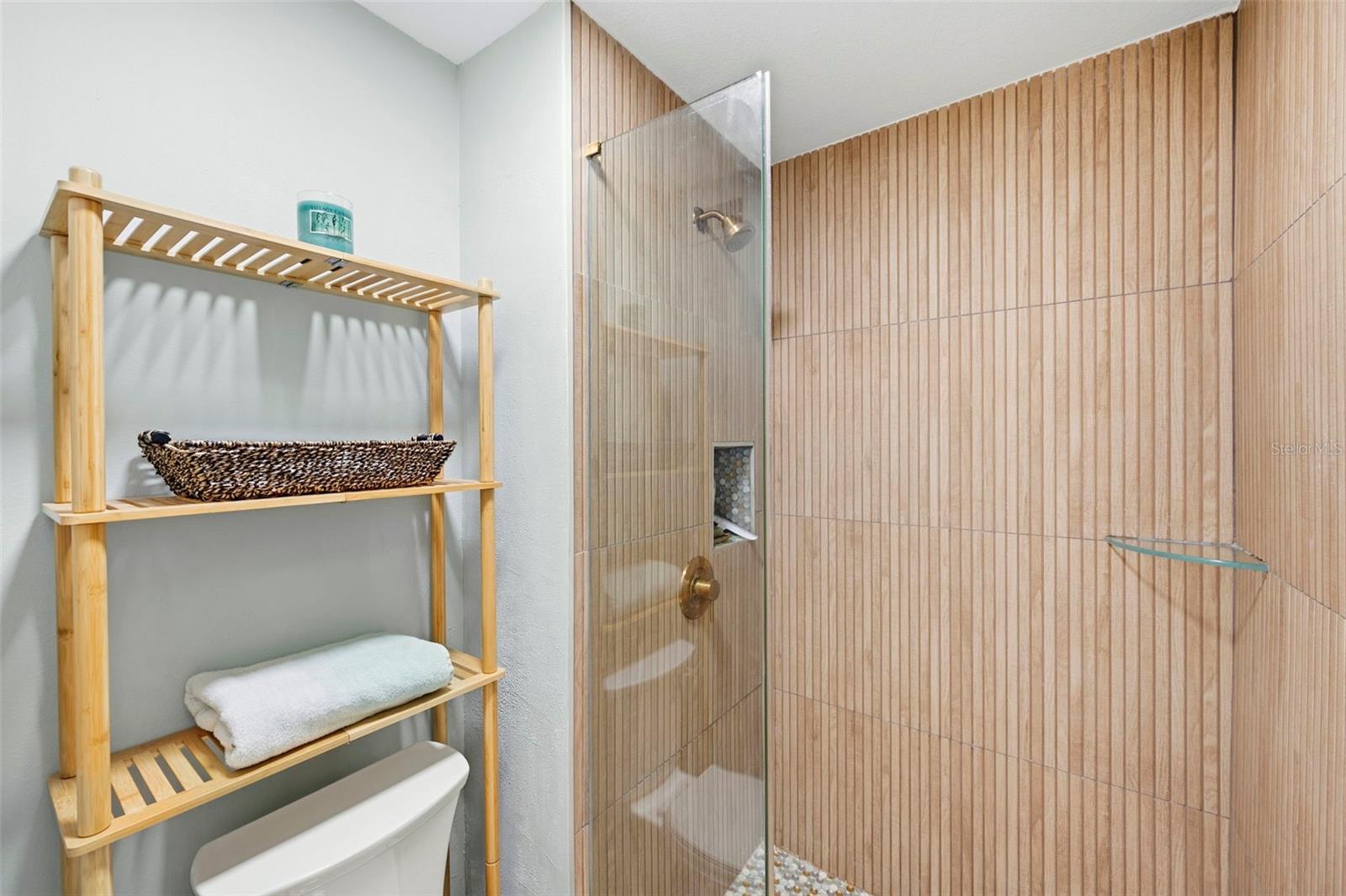 4651 LAKE VILLA DR — photo 16