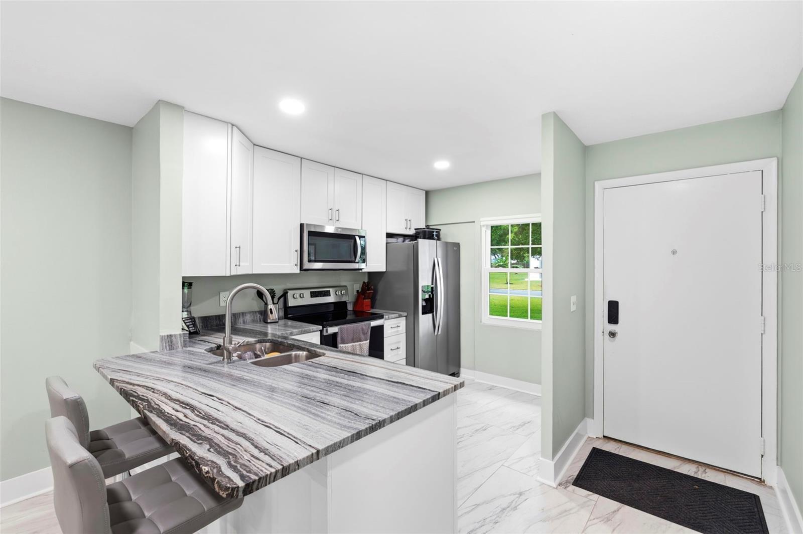 4651 LAKE VILLA DR — photo 4
