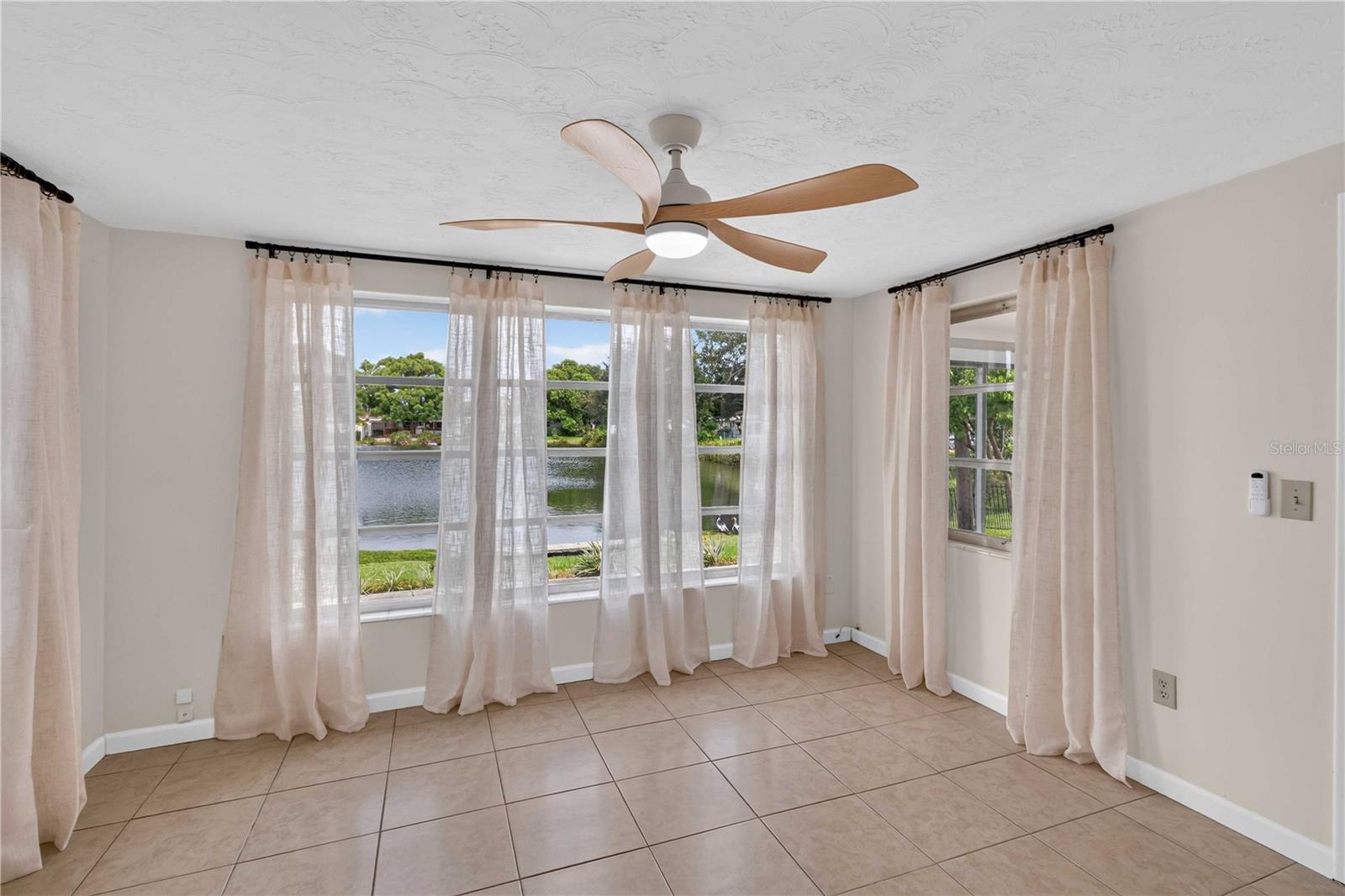 2044 PAMELA DR — photo 11