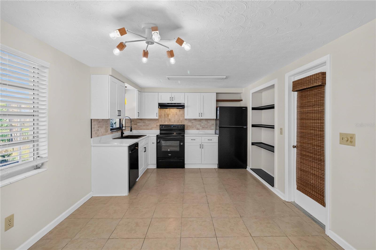 2044 PAMELA DR — photo 9