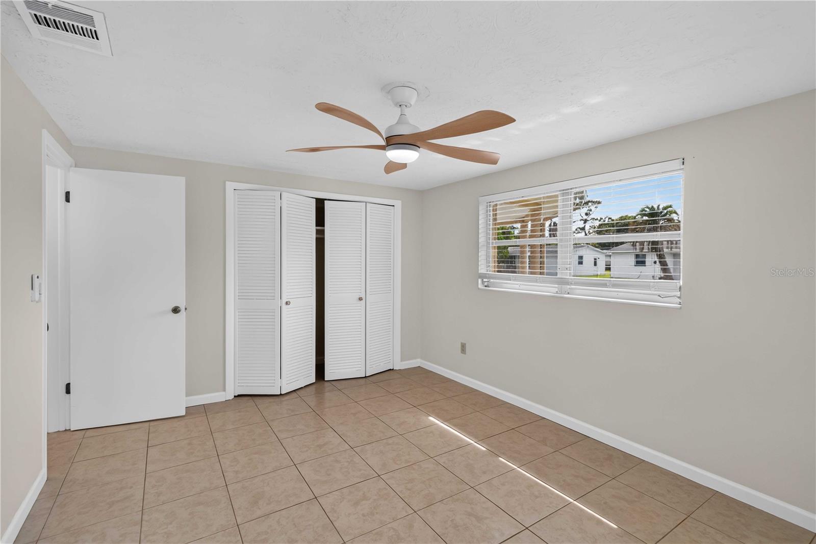 2044 PAMELA DR — photo 16