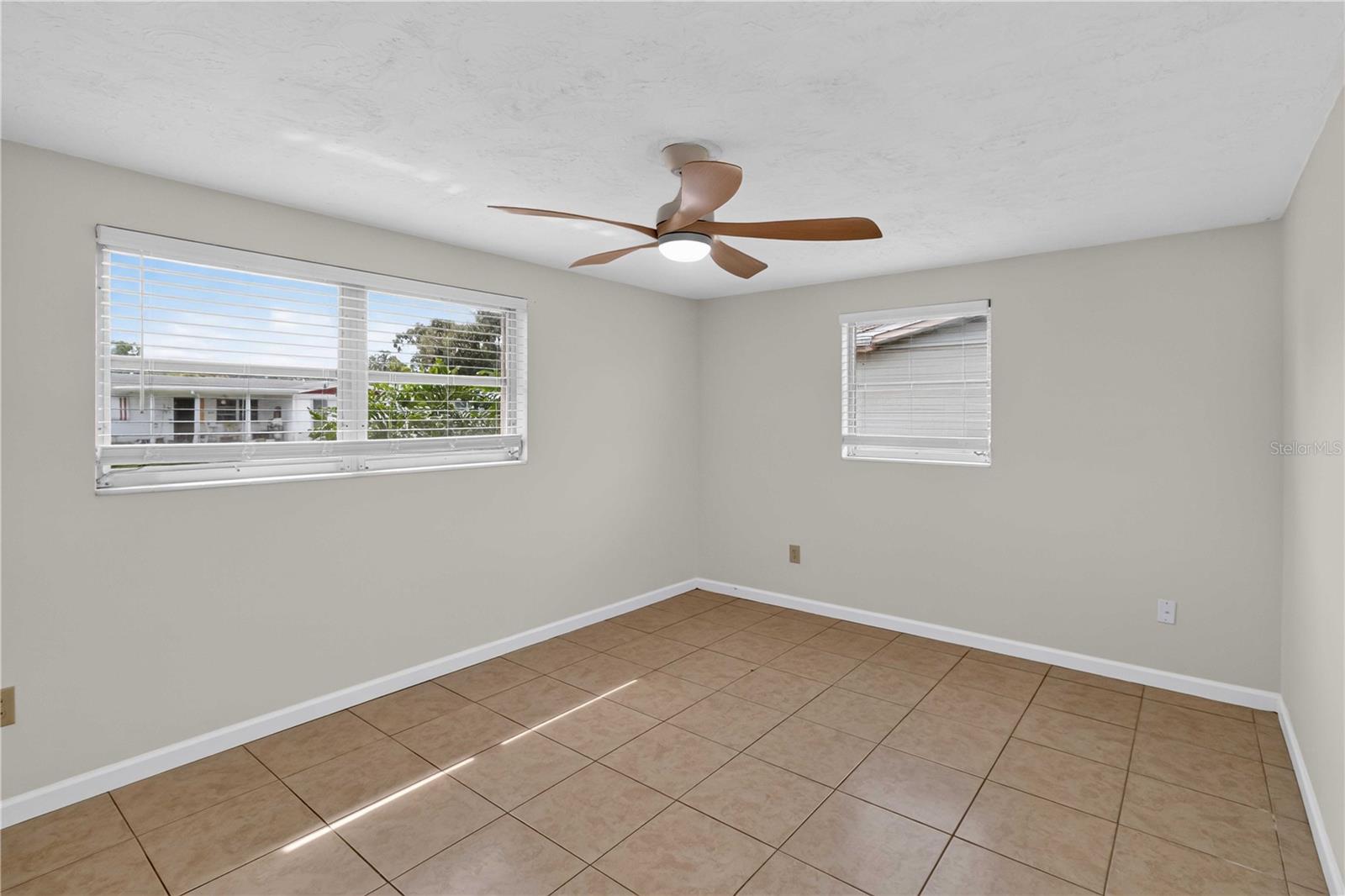 2044 PAMELA DR — photo 15