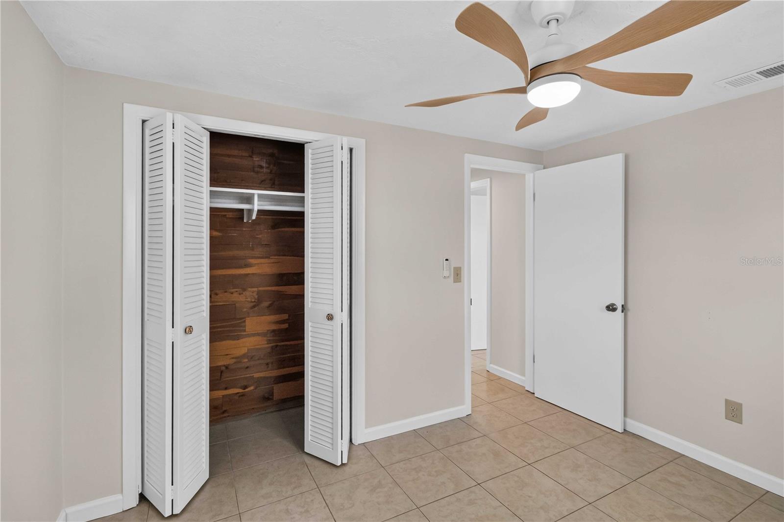 2044 PAMELA DR — photo 18