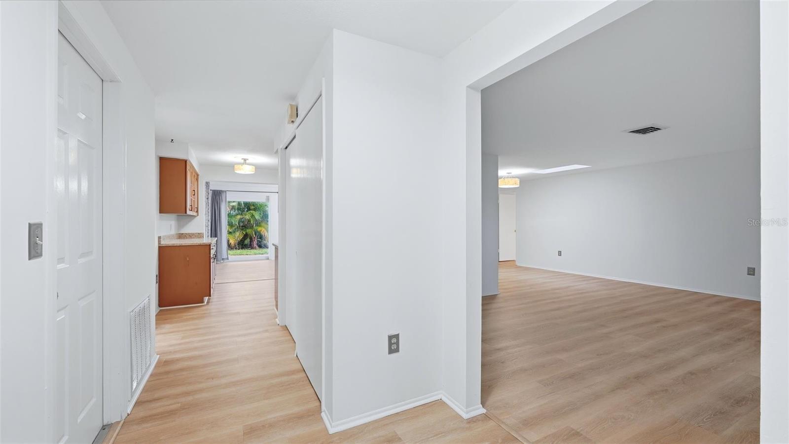 1329 NANTUCKET RD — photo 4