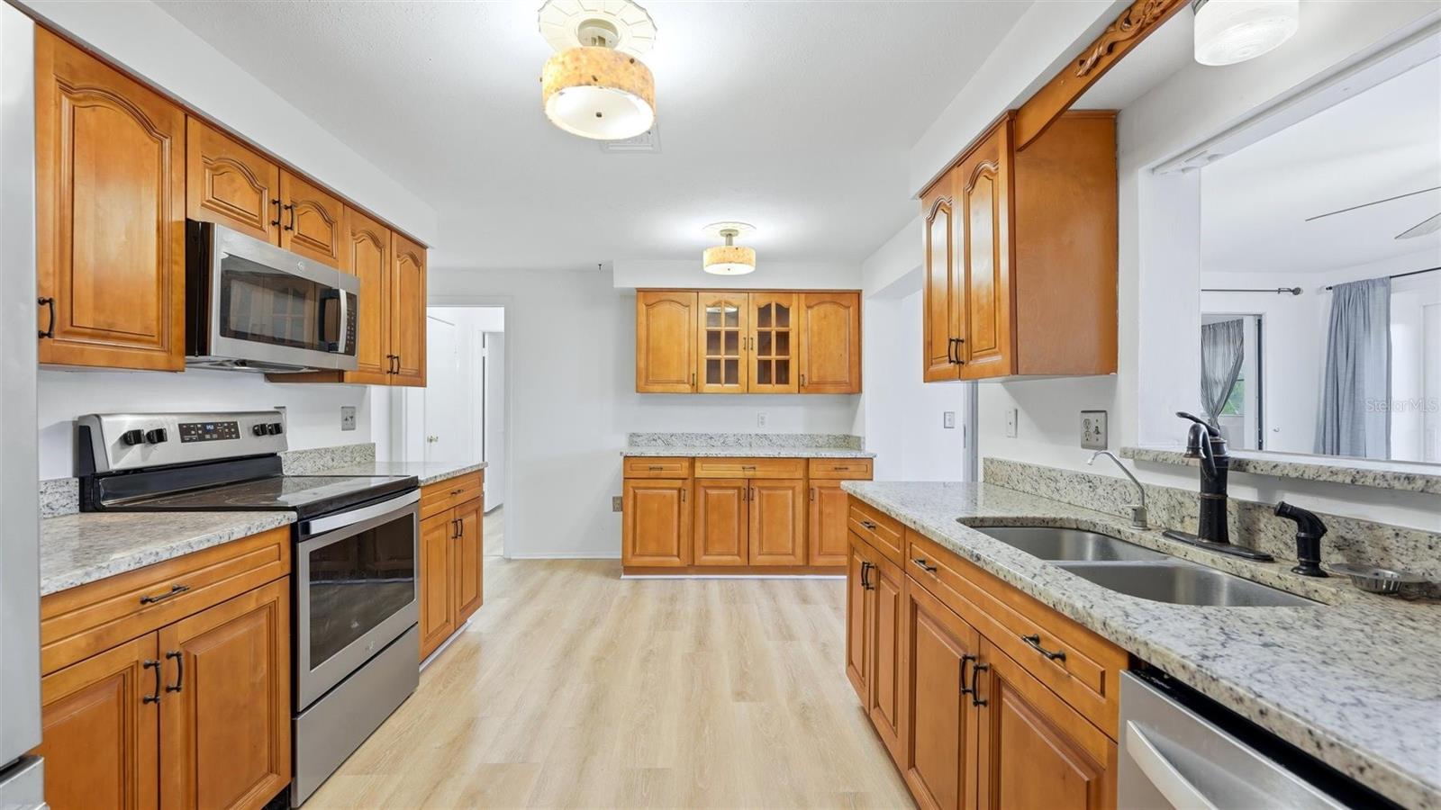 1329 NANTUCKET RD — photo 3