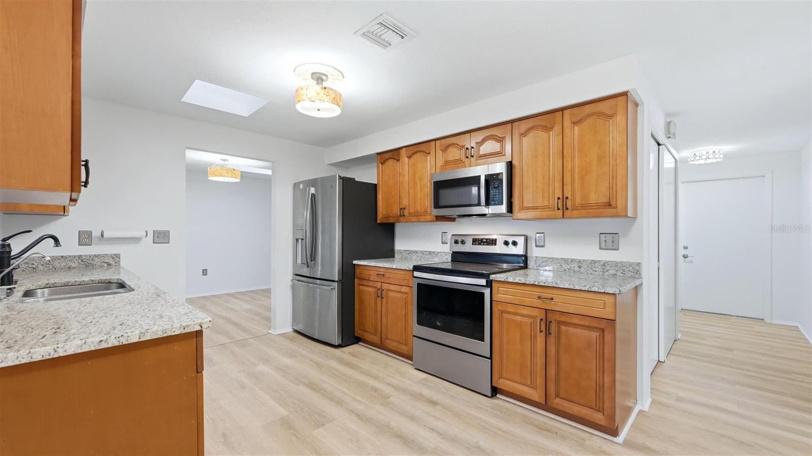 1329 NANTUCKET RD — photo 13