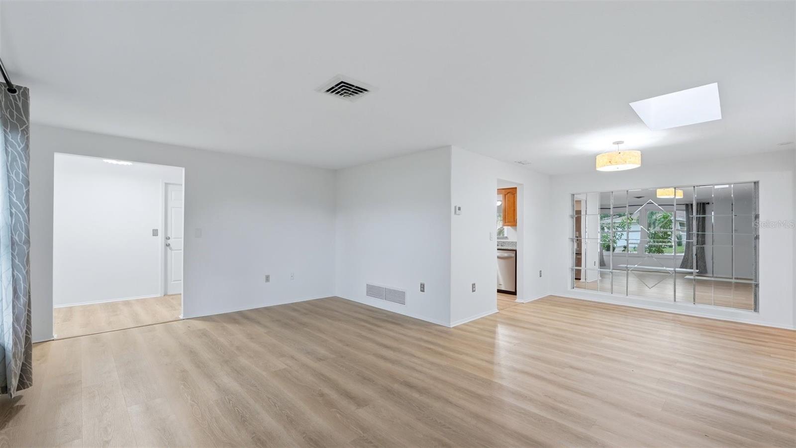 1329 NANTUCKET RD — photo 6