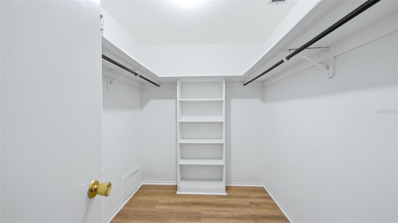 1329 NANTUCKET RD — photo 18