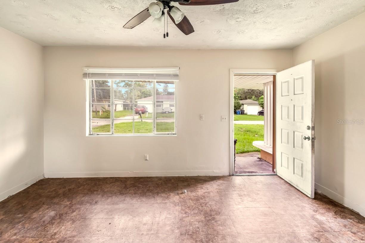 1329 WOODBINE ST — photo 3