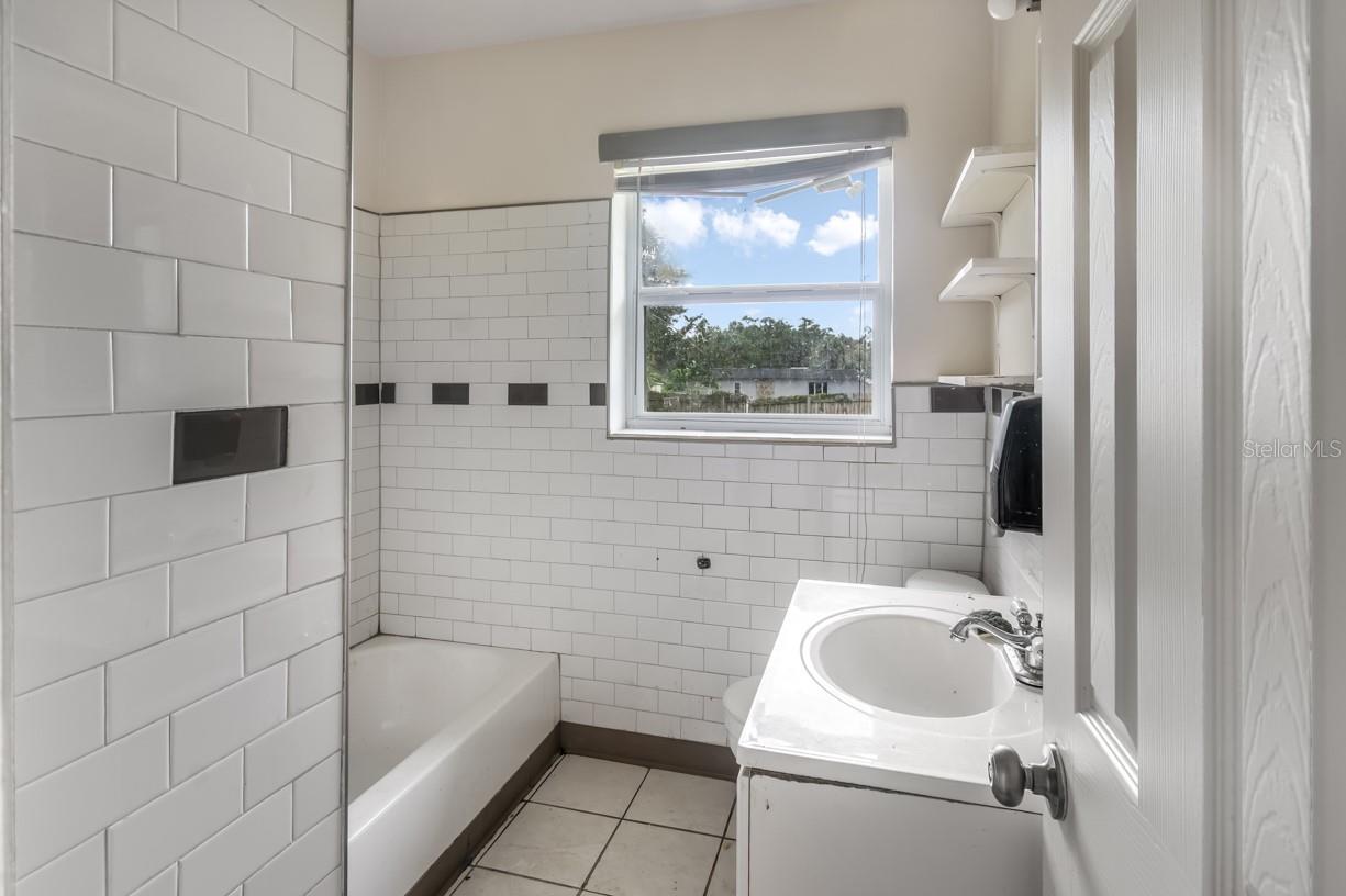 1329 WOODBINE ST — photo 9