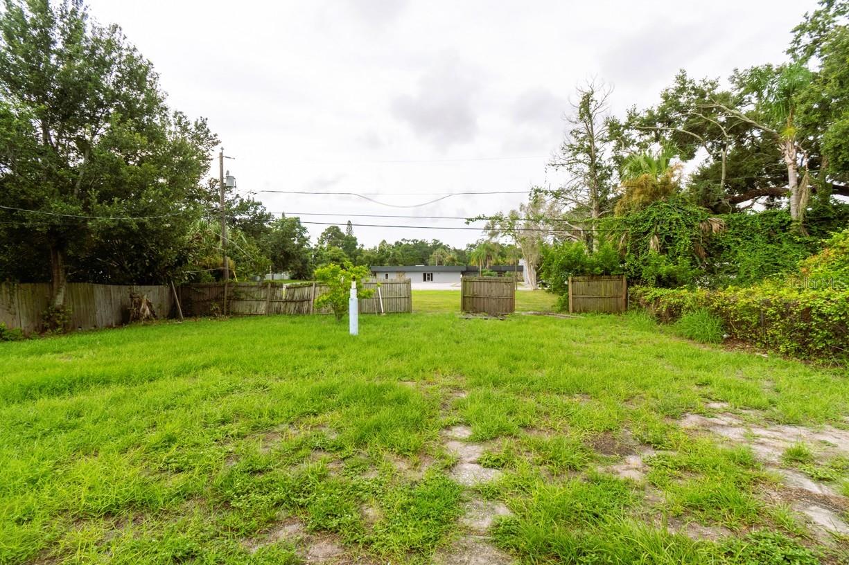 1329 WOODBINE ST — photo 20
