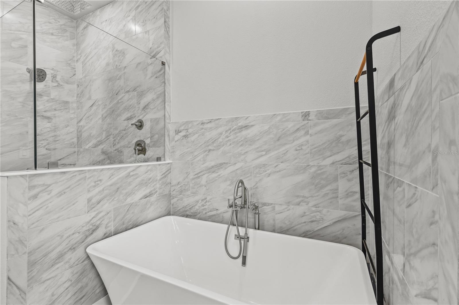 501 LAFAYETTE CT — photo 30