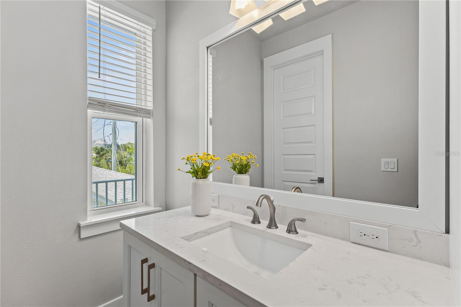 501 LAFAYETTE CT — photo 32