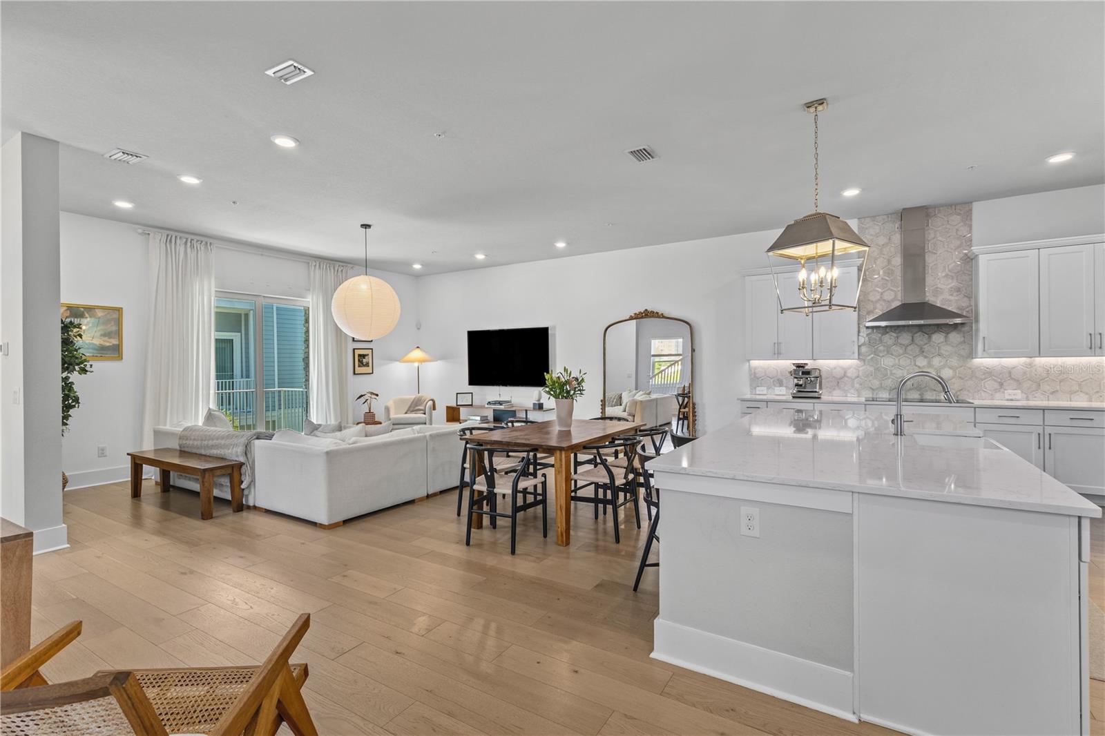 501 LAFAYETTE CT — photo 8