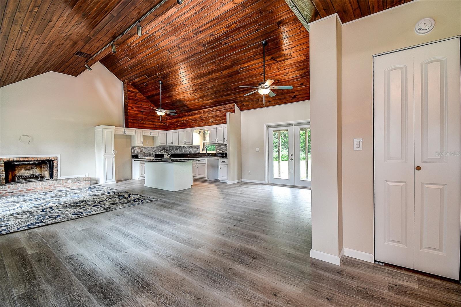 11700 VALLEY RD — photo 3