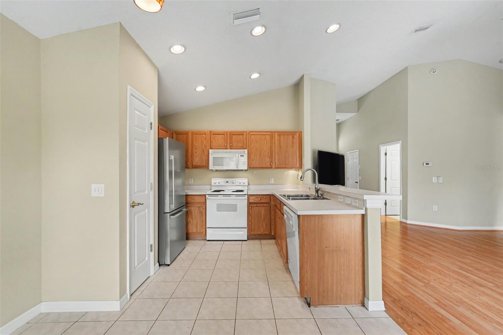 9407 CYPRESS HARBOR DRIVE — photo 12