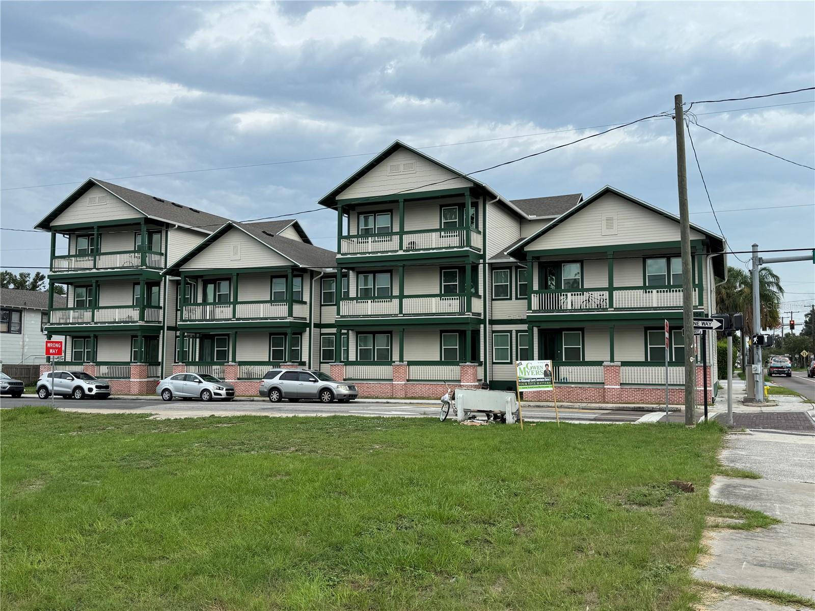 2213 E COLUMBUS DR — photo 14