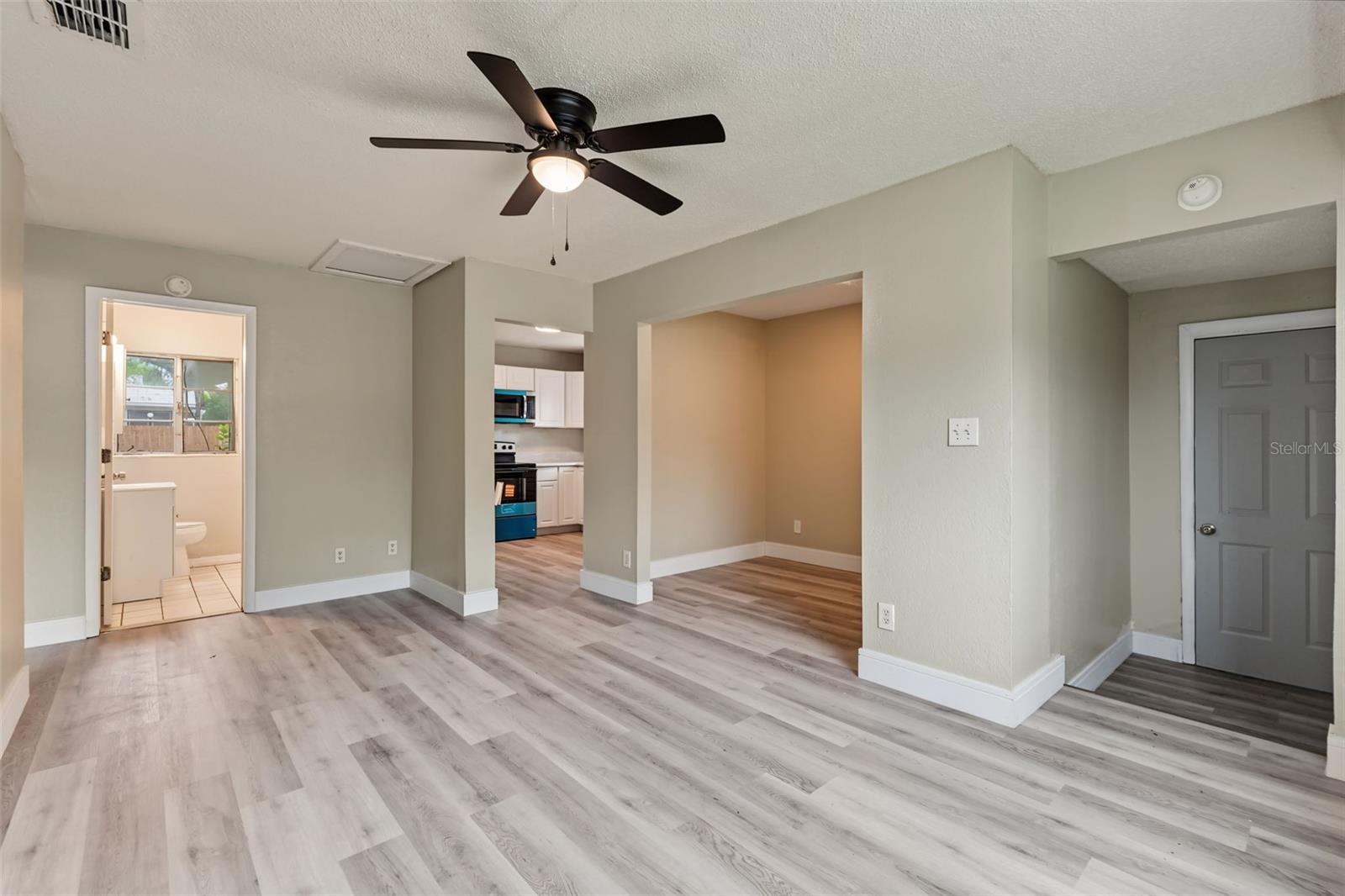 6317 N CENTRAL AVE — photo 12