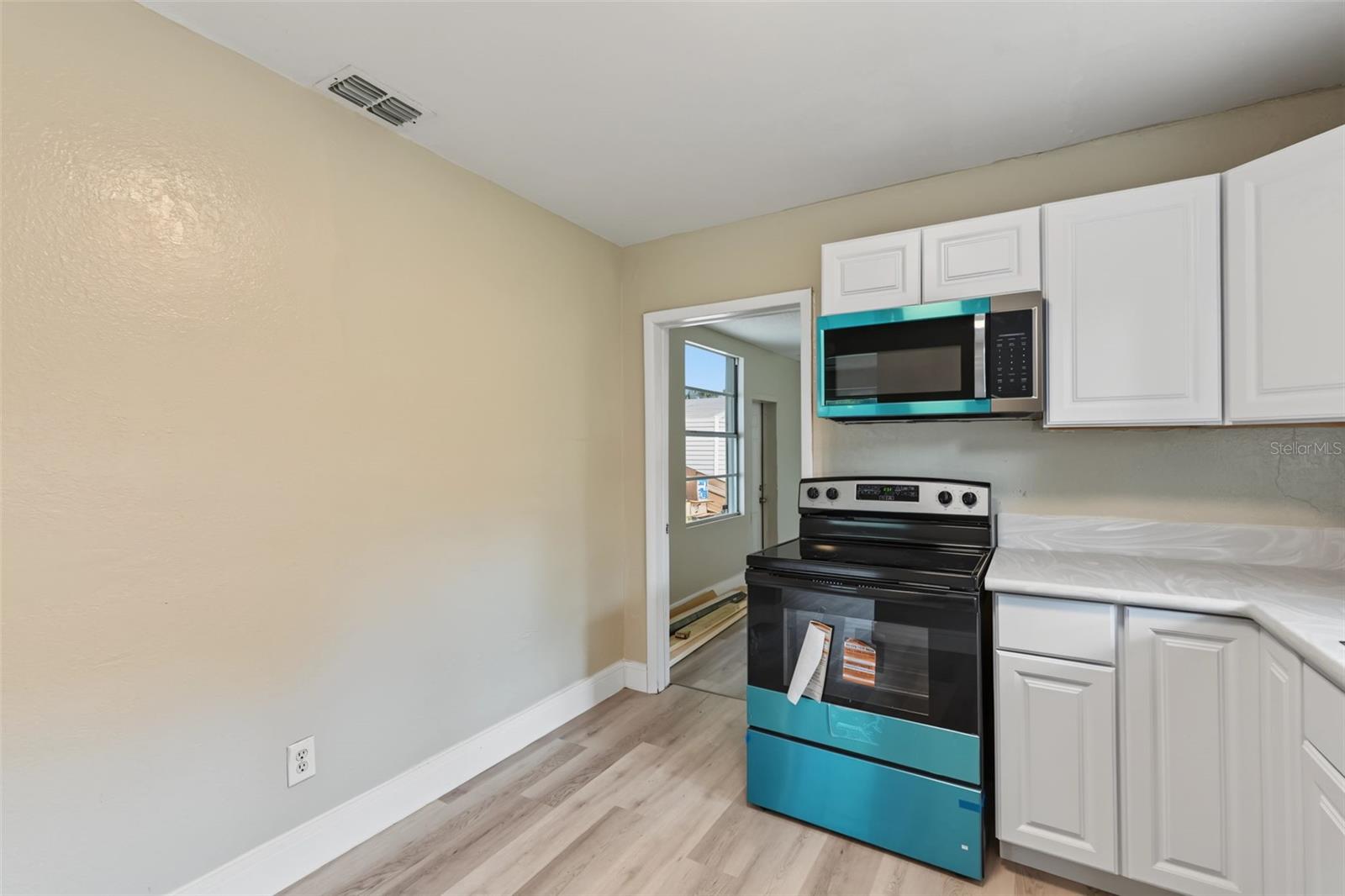 6317 N CENTRAL AVE — photo 4