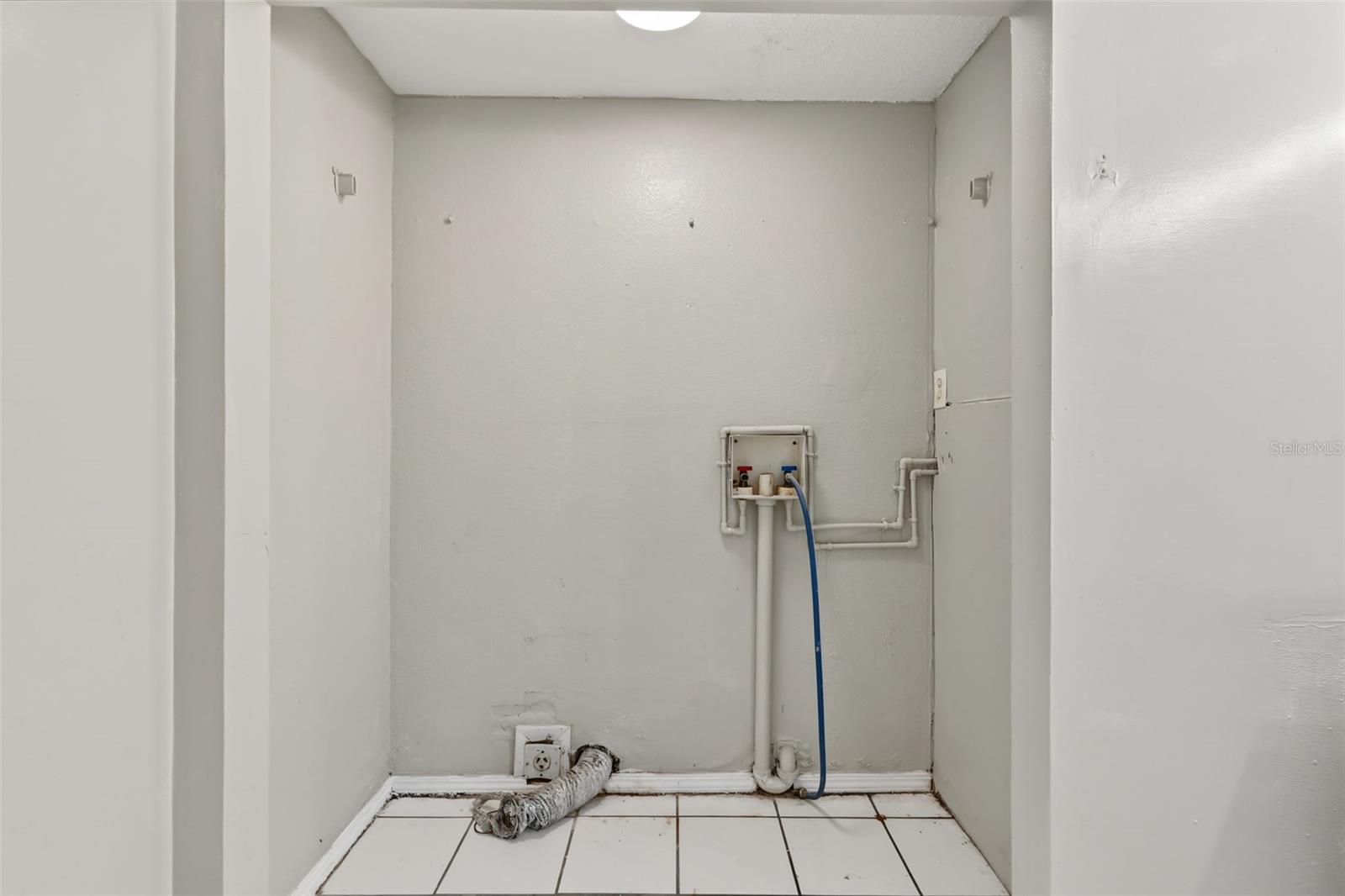 6317 N CENTRAL AVE — photo 8