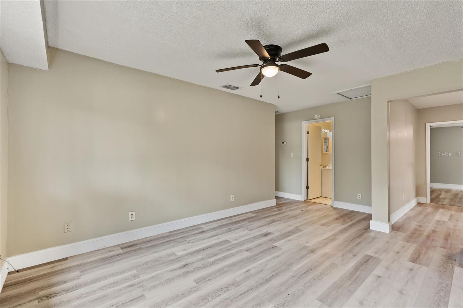 6317 N CENTRAL AVE — photo 11