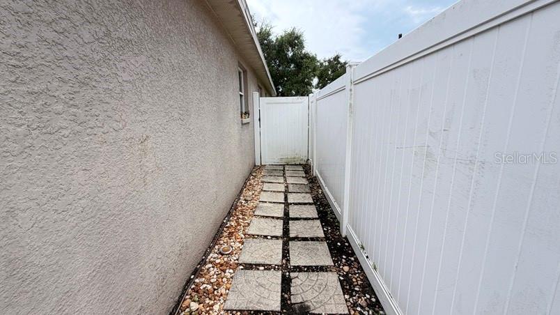 1120 VINETREE DR — photo 15