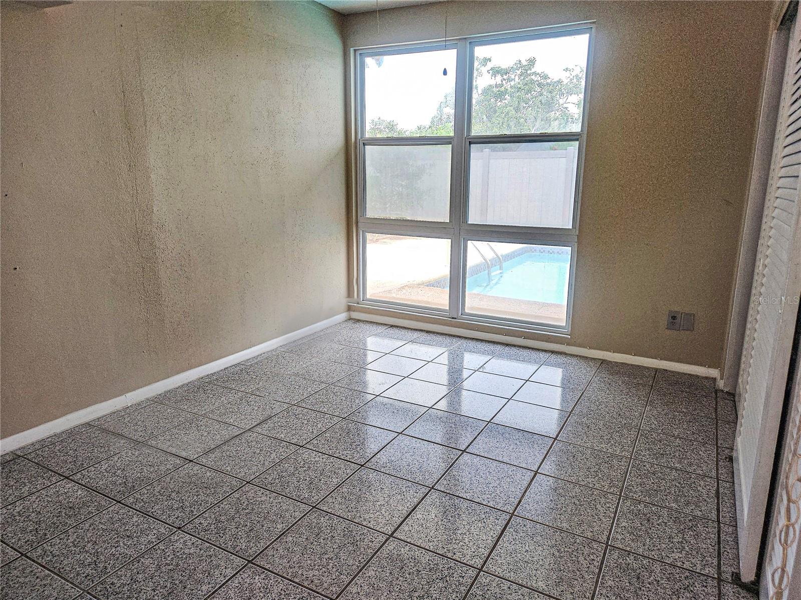 1820 LOMBARDY DR — photo 9
