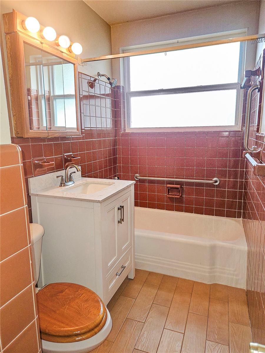 1820 LOMBARDY DR — photo 14