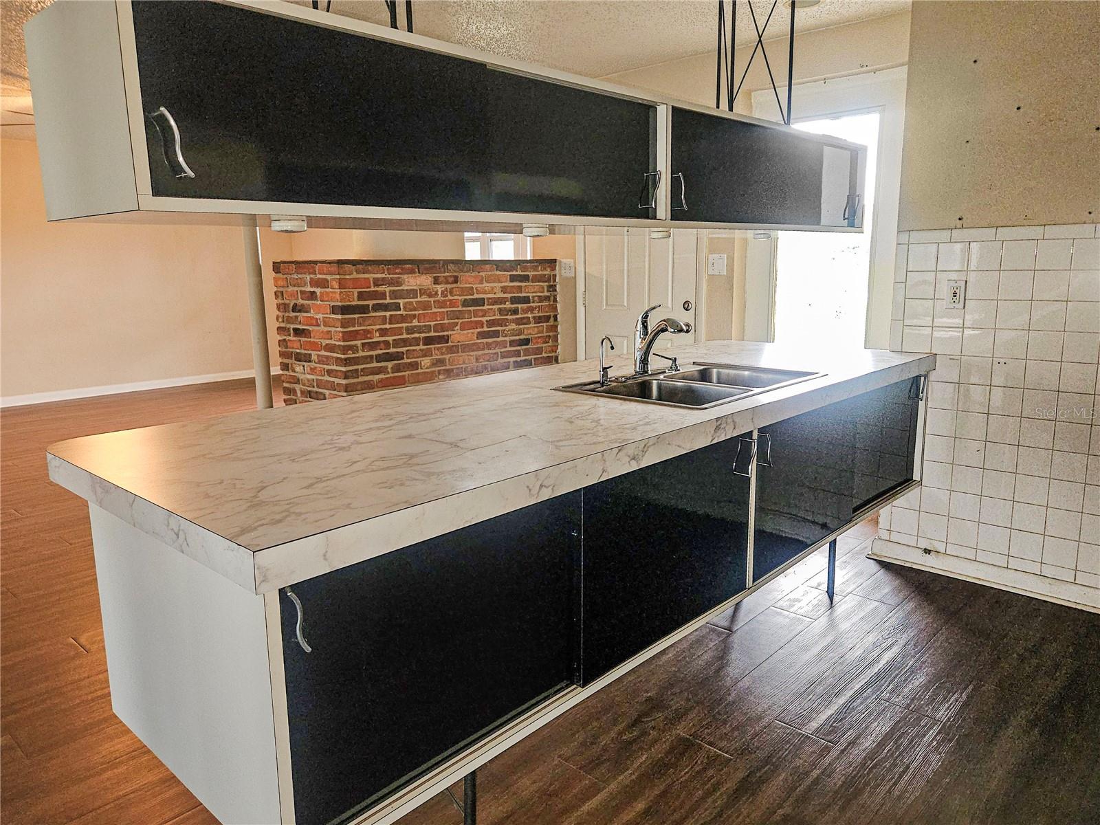 1820 LOMBARDY DR — photo 7
