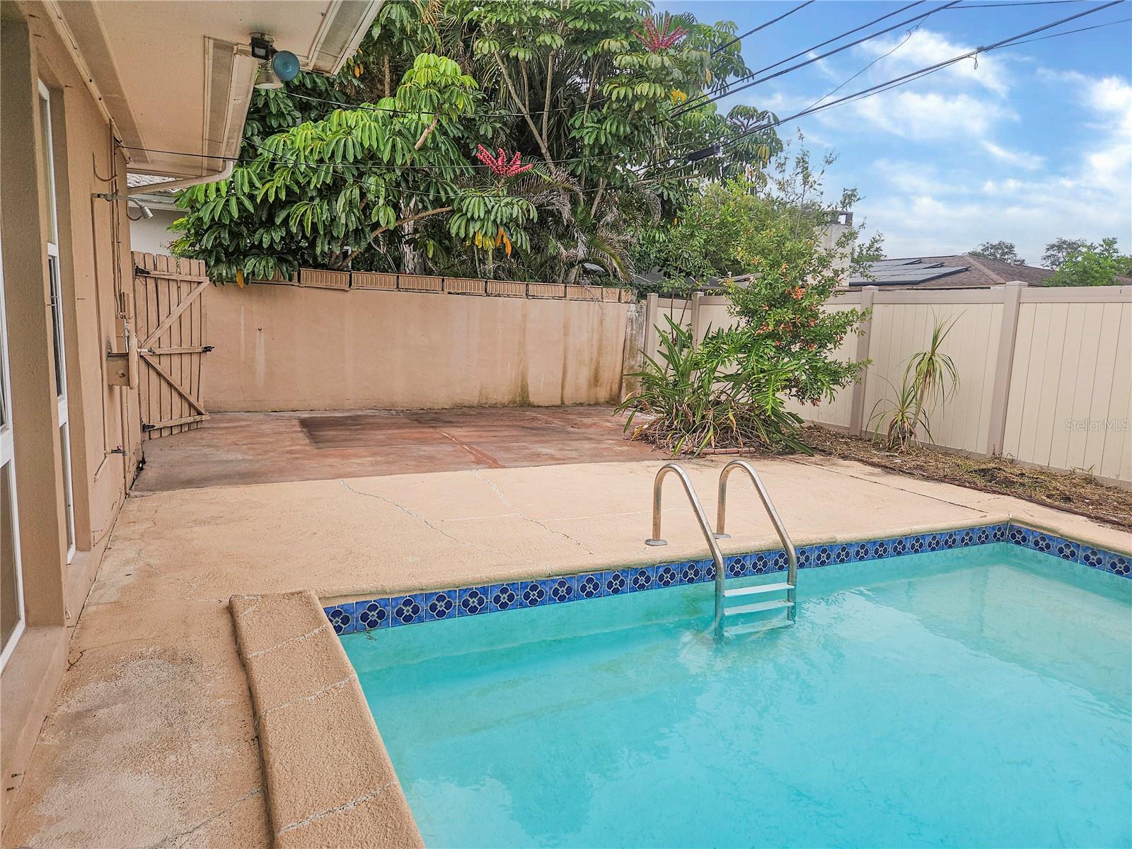1820 LOMBARDY DR — photo 18