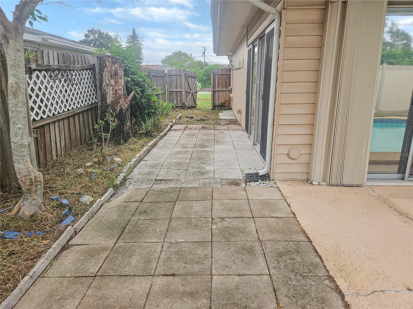 1820 LOMBARDY DR — photo 20