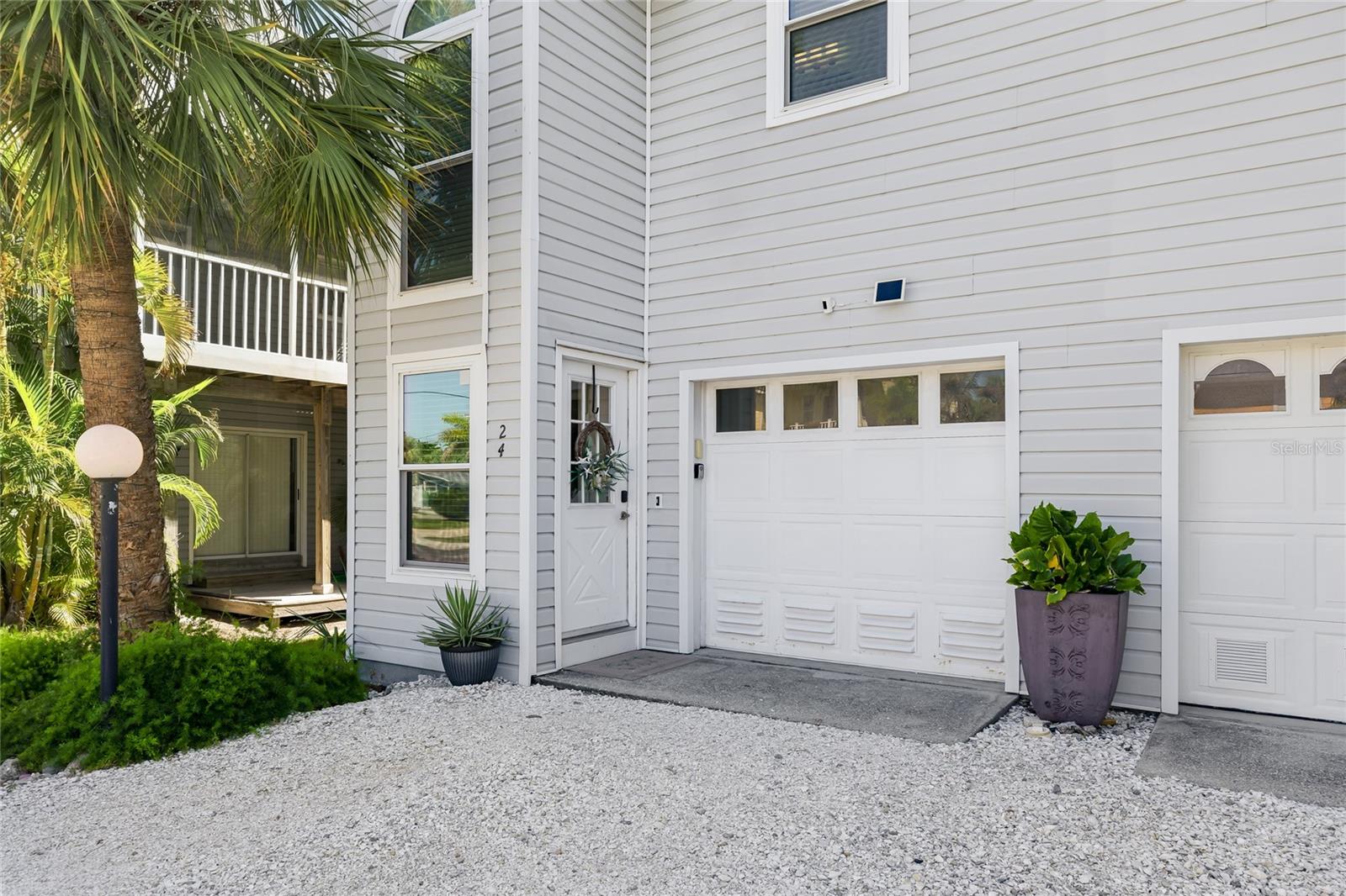 6250 HOLMES BLVD #24 — photo 2