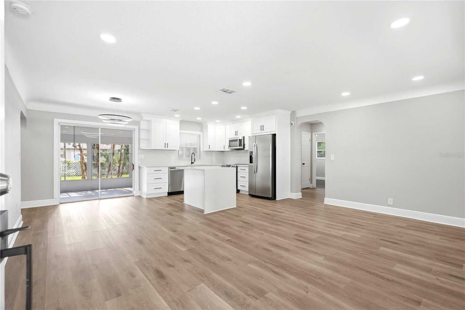 1628 S HIGHLAND AVE — photo 2