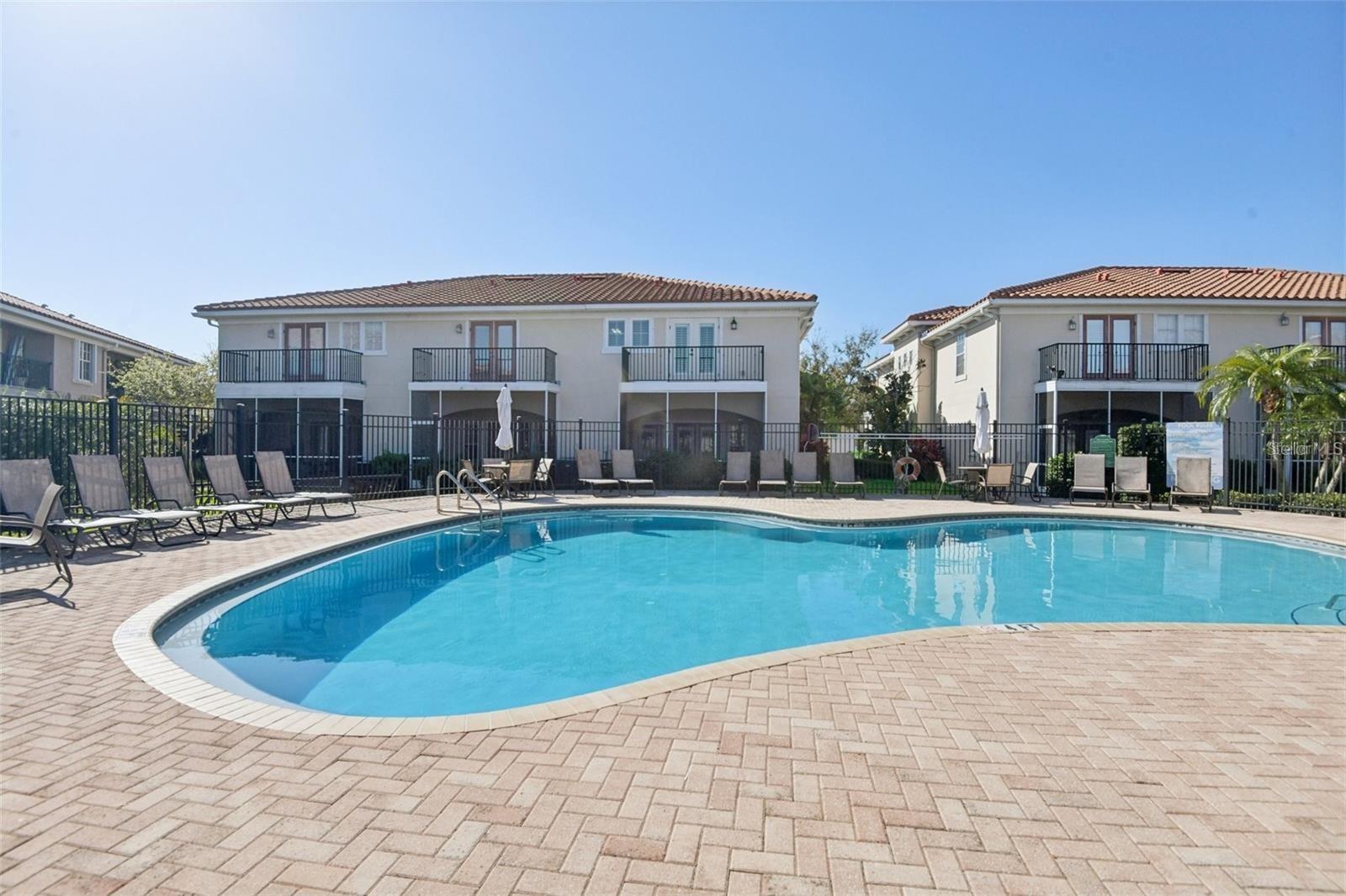 300 VALENCIA CIR — photo 13