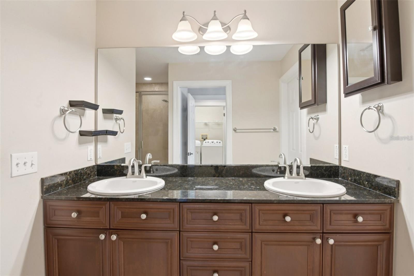 300 VALENCIA CIR — photo 6