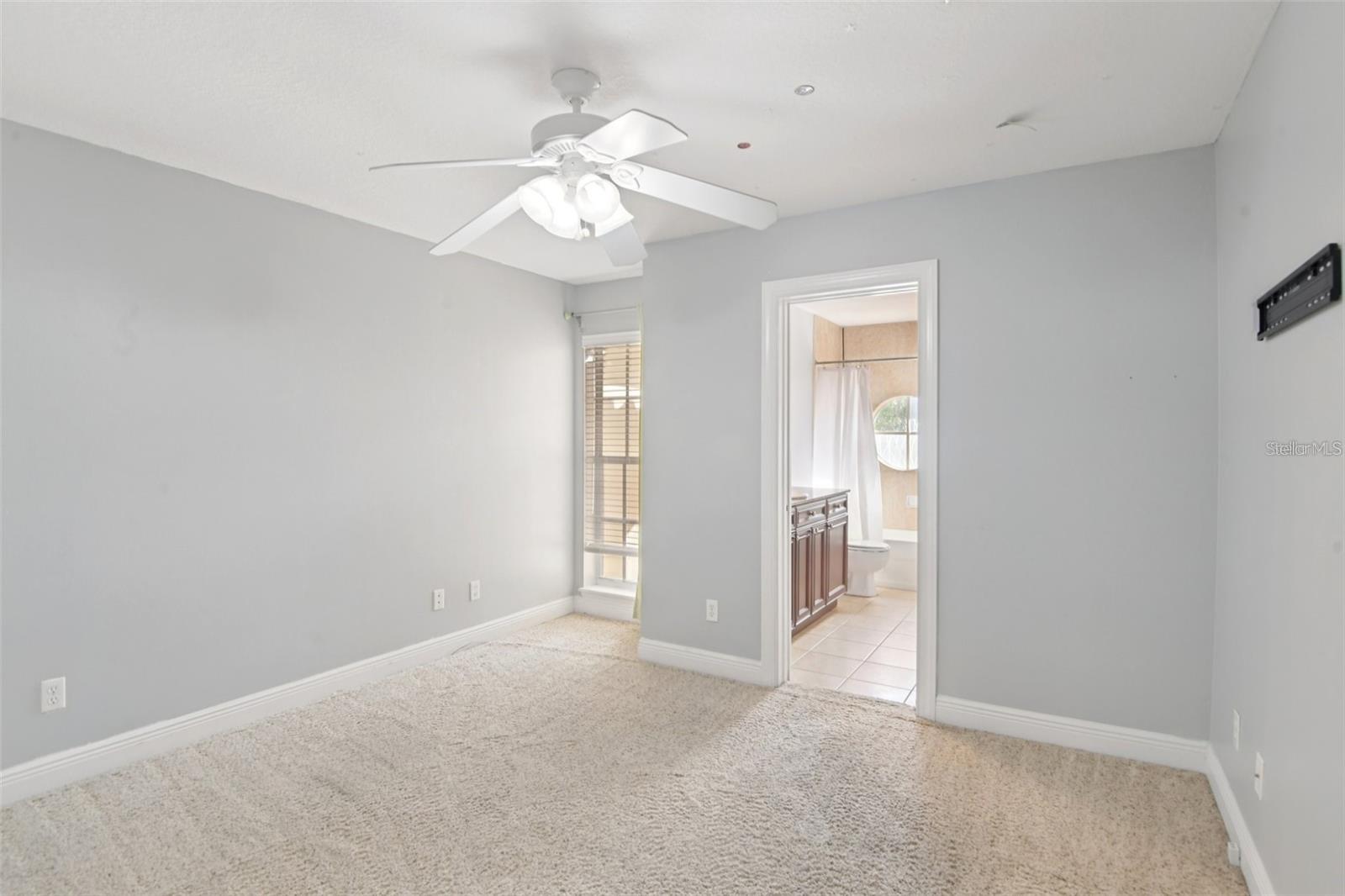 300 VALENCIA CIR — photo 7