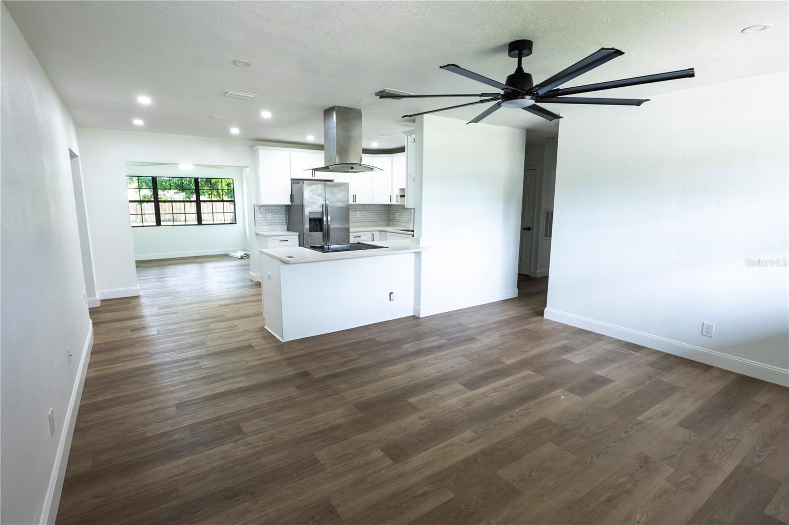 4104 W WISCONSIN AVE — photo 3
