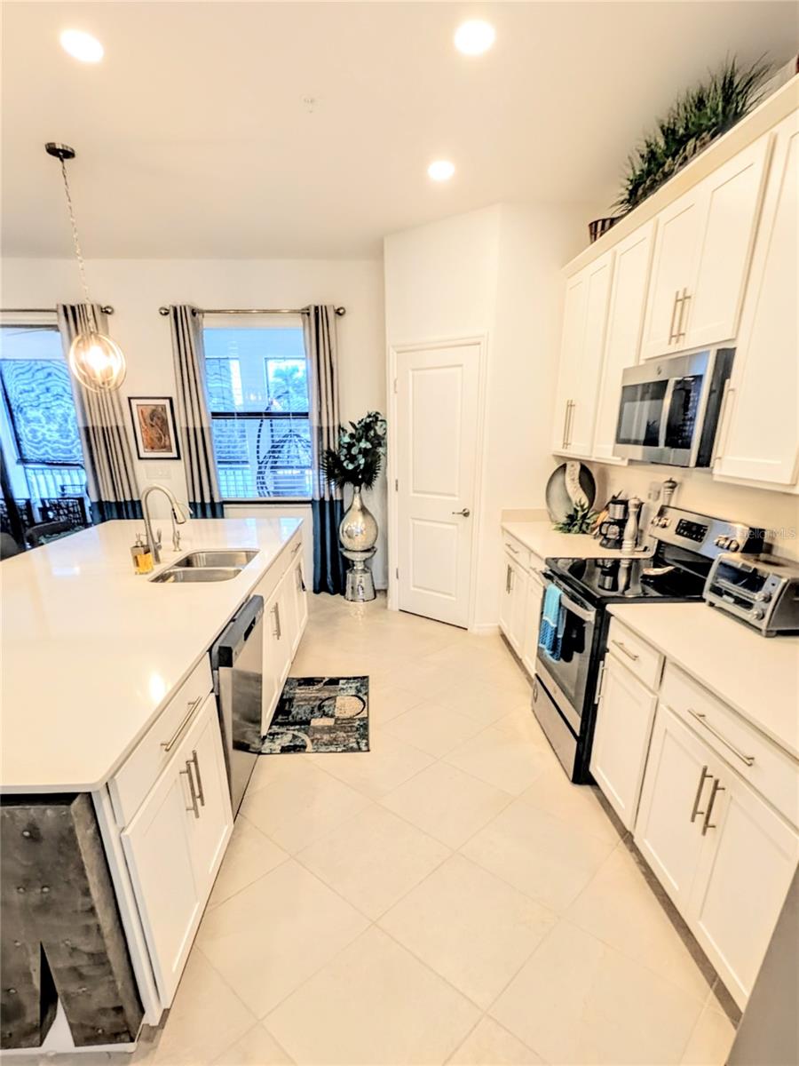 5639 N HONORE AVE #222 — photo 9