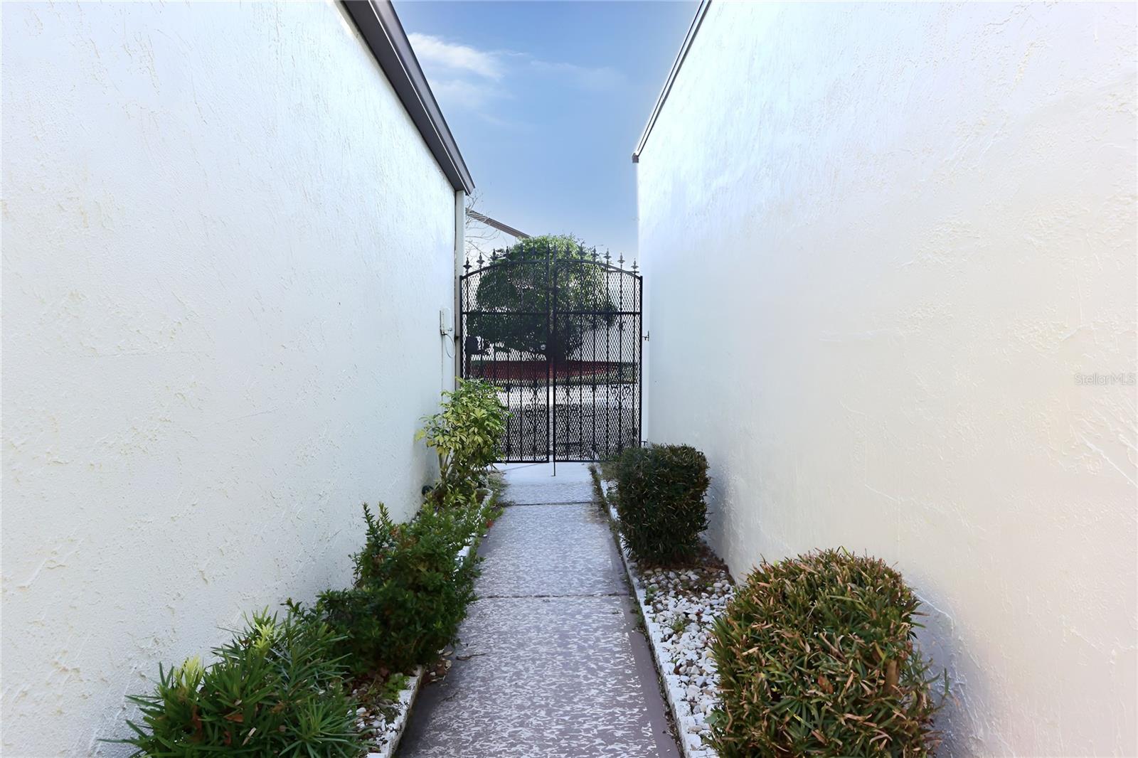 5645 HAMILTON HARBOR DR — photo 4